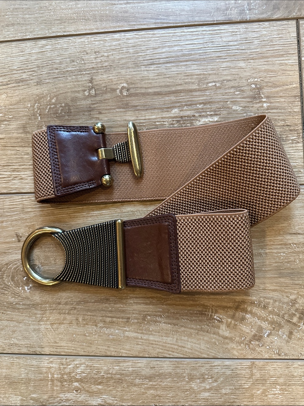 NWT Brown Gold Hardware Stretch Belt with Faux Leather Size Small Medium